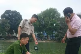 Thanh niên ngáo đá ra tháp rùa tạo dáng...nàng tiên cá