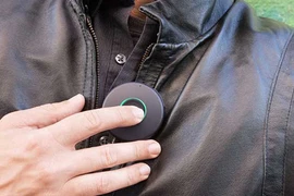 Thiết bị đeo giúp liên lạc như phim viễn tưởng