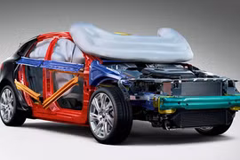 Độc đáo túi khí bảo vệ người đi bộ trên Volvo 40