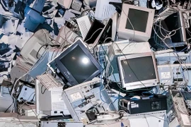 Rác thải khổng lồ từ điện thoại, máy tính cũ