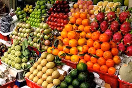 Thị trường trái cây nhộn nhịp vào mùa