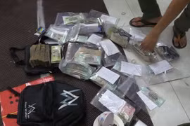 Phá sòng bạc nằm trong KDC ở Bình Dương, thu giữ hơn 800 triệu tiền mặt