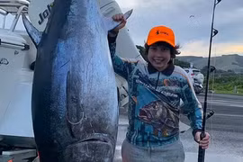 Cậu bé 11 tuổi câu được cá ngừ nặng gần 117 kg 