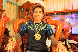 Đại gia miền Tây “dát” 50 cây vàng ra đường gây xôn xao là ai?