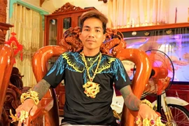Đại gia miền Tây “dát” 50 cây vàng ra đường gây xôn xao là ai?