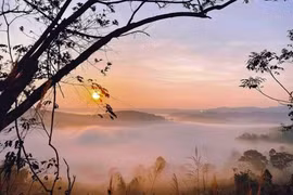 Bình minh ở vùng sinh thái du lịch Măng Đen