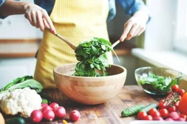 Phụ nữ 30 áp dụng nguyên tắc ăn uống dưỡng nhan này, lão hoá cũng phải "bỏ chạy"