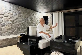 Ngôi nhà trong hang đá của ông Đặng Lê Nguyên Vũ có gì?