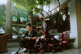 Nhà 6 tầng bề thế, cực khủng của ca sĩ cover “Độ ta không độ nàng“