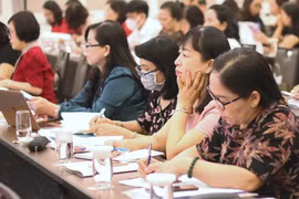 Đổi mới để giáo viên sống được với nghề