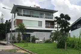 Ốc Thanh Vân và chồng có gia tài khủng thế nào?