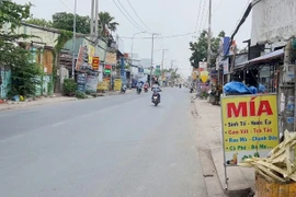 Người dân vây bắt kẻ trộm kéo lê bé gái trên đường ở TPHCM