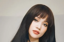 Sĩ Thanh bị la ó mặc phản cảm, trang phục “thiếu vải” đến nhức mắt