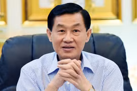 Những hình ảnh giản dị bất ngờ của tỷ phú Johnathan Hạnh Nguyễn