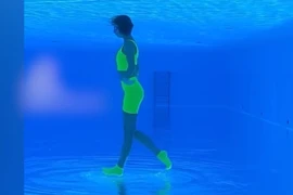 Điệu nhảy huyền thoại được tái hiện dưới nước