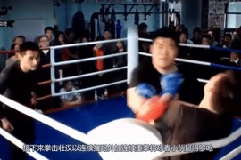 Môn đồ Vịnh Xuân Quyền bị đấm túi bụi, phải chạy rồi xin thua đầy bẽ bàng