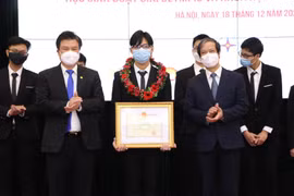 Bộ trưởng Nguyễn Kim Sơn: Mong học sinh đừng quá gây áp lực cho bản thân