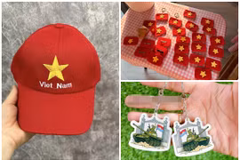 Quần áo, phụ kiện mừng Đại lễ 30/4 hút khách