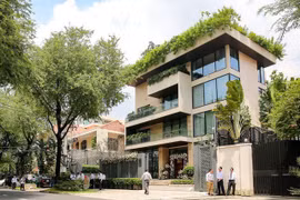 "Đột nhập" nhà sang chảnh nằm trên phố đắt nhất Sài Gòn của Hoa hậu Đặng Thu Thảo