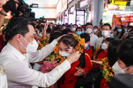 Lãnh đạo TP.HCM xúc động đón chào tuyển nữ