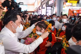 Lãnh đạo TP.HCM xúc động đón chào tuyển nữ