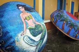 Độc đáo “nàng tiên cá” quyến rũ trên thuyền thúng ngư dân