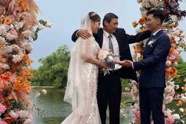 Tiết lộ đặc biệt về bộ vest ông Sinh mặc trong đám cưới Nam-Long