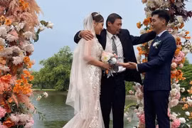 Tiết lộ đặc biệt về bộ vest ông Sinh mặc trong đám cưới Nam-Long