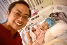 Bị hiểu nhầm bàn tay ông xã cho vào áo vợ, MC Phí Linh nói gì?