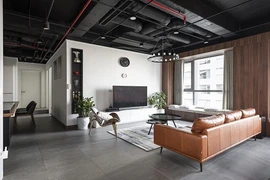 Căn hộ Hà Nội phong cách công nghiệp nổi bật trên báo ngoại