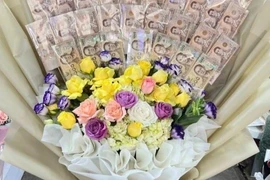 Shipper ăn cắp bó hoa tiền trị giá nghìn USD