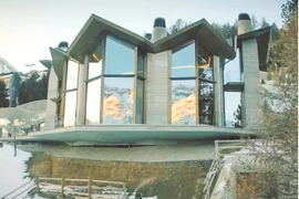 Tận mục biệt thự 7 tầng dát vàng xa hoa dưới lòng đất 