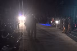 Choáng váng khu nhà xưởng ở Sài Gòn cháy ngùn ngụt trong đêm