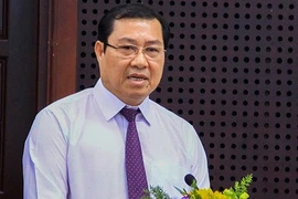 Chủ tịch TP Đà Nẵng đi ghi hình xe dù, bến cóc