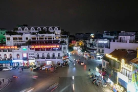 Khoảnh khắc chuyển giao năm mới ở Hà Nội