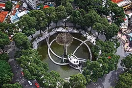 Chủ lô đất vàng gần hồ Con Rùa đang làm ăn ra sao?