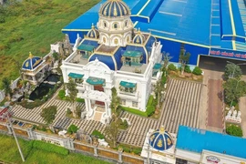 Biệt thự của cặp vợ chồng buôn hàng chục ngàn tấn phân bón giả