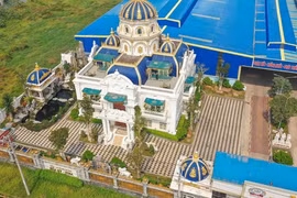 Biệt thự của cặp vợ chồng buôn hàng chục ngàn tấn phân bón giả