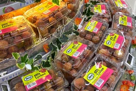 Vải thiều ở Việt Nam rẻ bèo, "đi máy bay" xuất ngoại cháy hàng