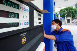 Giá xăng có thể tiếp tục giảm vào ngày mai