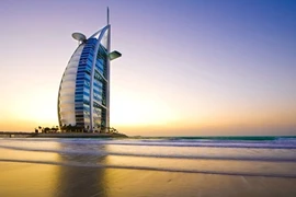 Đi Dubai xem Việt Nam đá tứ kết và ngắm những tòa nhà “kịch độc“