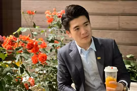 Thiếu gia Việt từng thích đi xe máy, ăn đồ vỉa hè giờ ra sao?