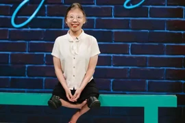 Nữ sinh ở TP.HCM 24 năm đi bằng đầu gối