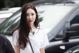 4 kiểu áo phông sao Hàn “sủng ái”, ở nhà mặc mát ra phố sành điệu 