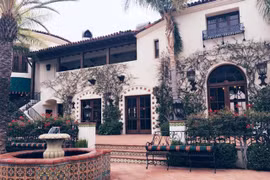 Lóa mắt biệt thự quý tộc xa hoa của tỷ phú tình cũ Ngọc Trinh