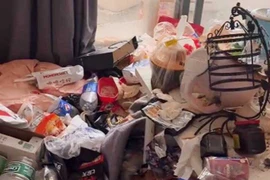 Nhân viên dọn vệ sinh sốc khi bước chân vào phòng của nữ bác sĩ