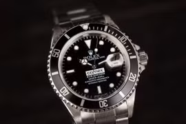 Vì sao đồng hồ Rolex cũ đắt hơn hàng mới? 