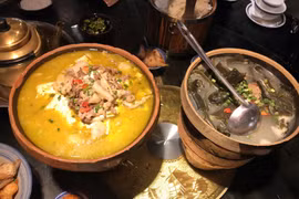 Ngã ngửa món đồ trong vali khách Việt đi Tây, lộ ra có thể đi tù