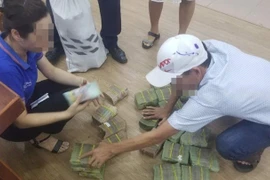 Giá đất ‘sốt’ hầm hập, người Đà Nẵng vác từng bao tiền đi mua đất