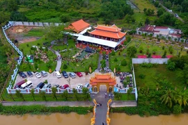 Danh hài Hoài Linh sở hữu BĐS "khủng" nhưng nội thất lại vô cùng giản dị